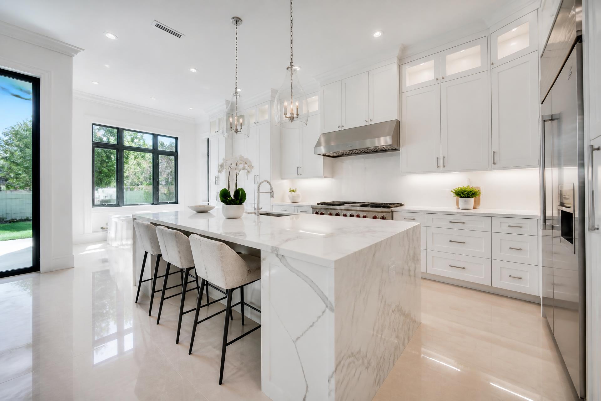 Bright, immaculate modern kitchen after a professional move-in deep clean in Barrie